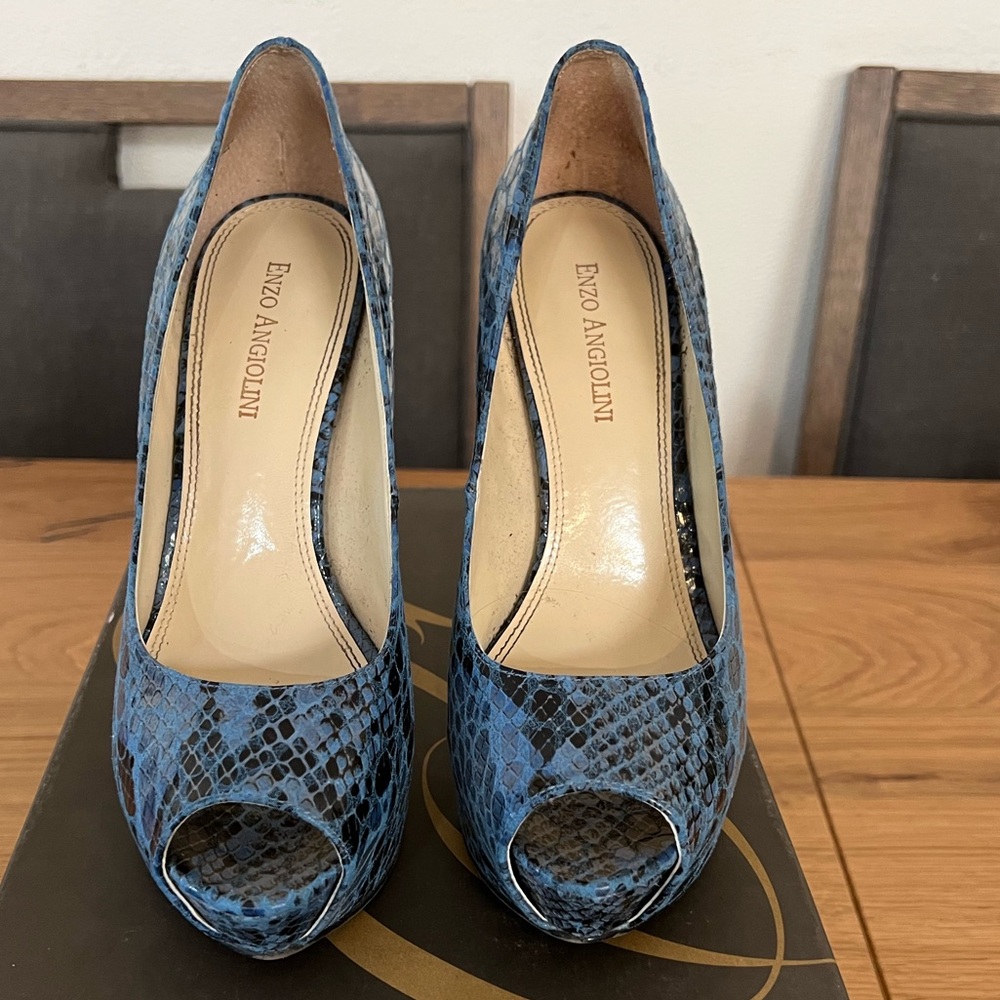 Enzo Angiolini Black and Blue Snake Skin Peep Toe Stilleto Platform heels Size 7